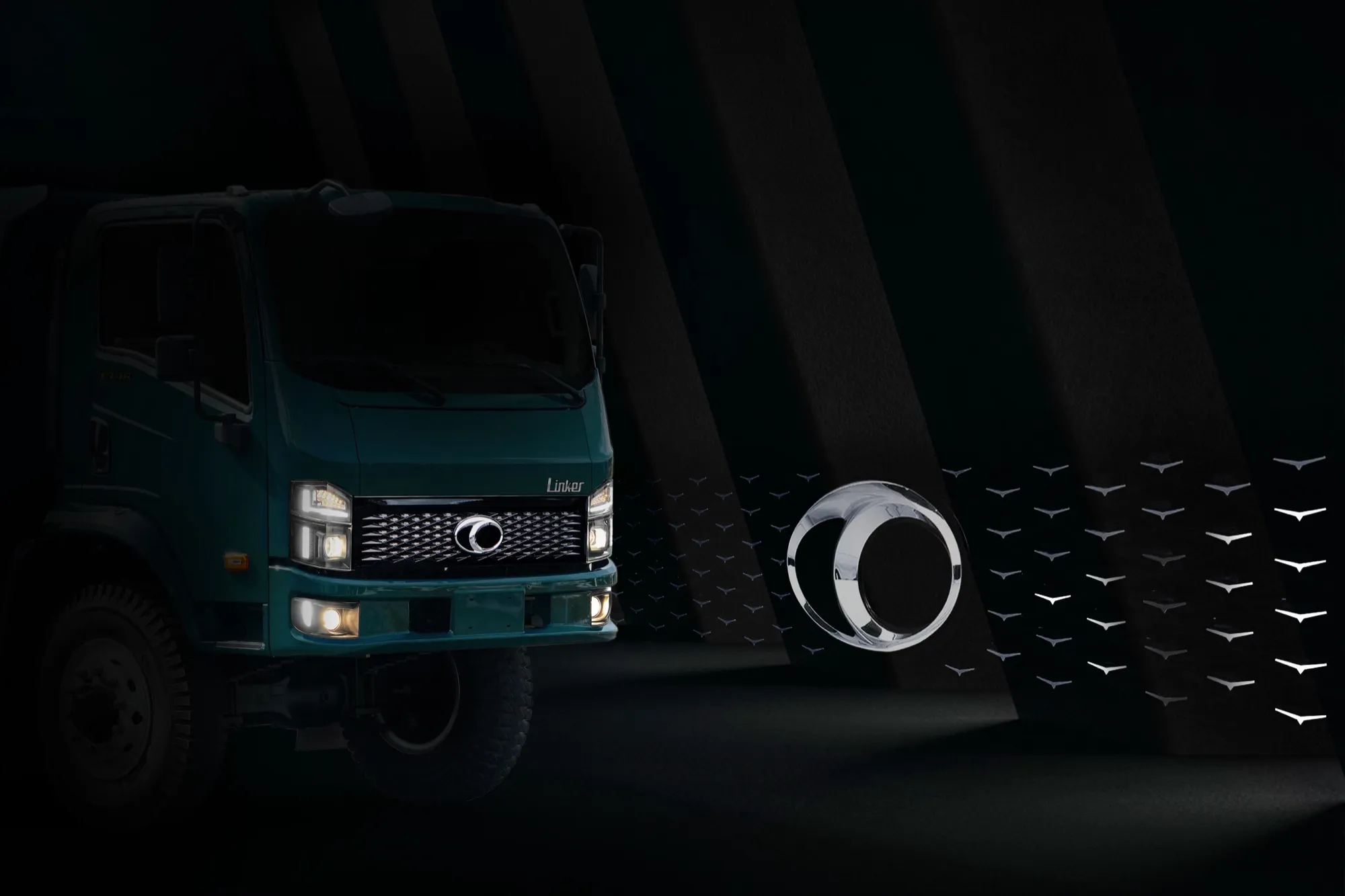 Front-end & lighting detail — THACO Linker T3