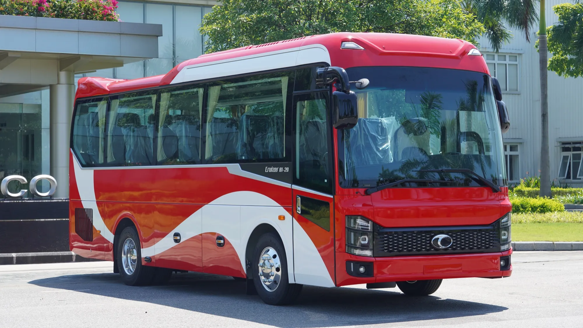 Cruizer 81-29 — Compact coach for agile routes
