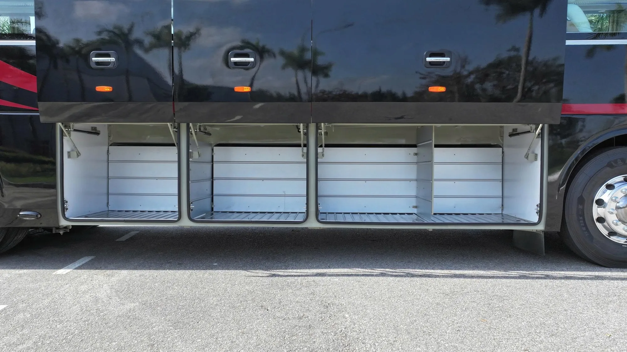 Luggage compartment — Cruizer 120-29