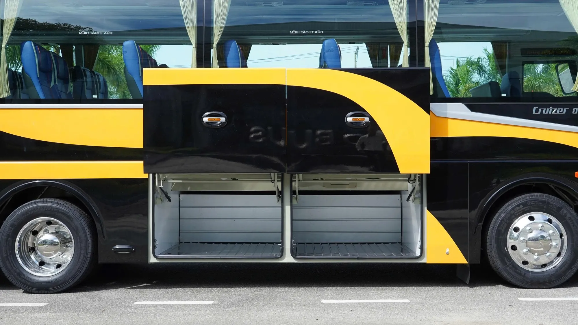 Luggage compartment — Cruizer 81-29
